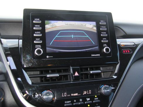 Used 2022 Toyota Camry SE FWD image 20