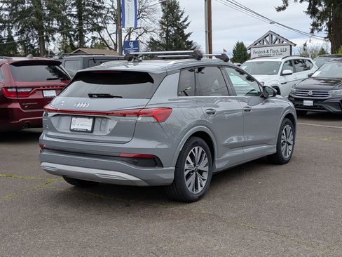 Used 2023 Audi Q4 e-tron Premium Plus w/ Premium Plus image 5