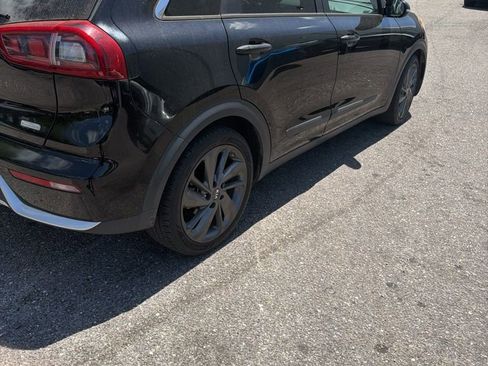 Used 2017 Kia Niro EX image 4