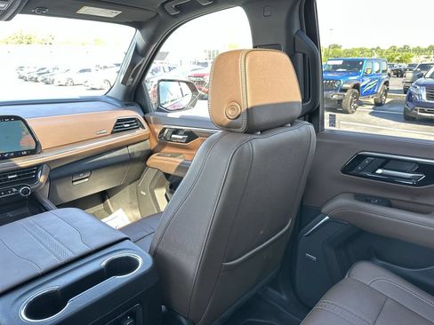 Used 2025 Chevrolet Tahoe High Country w/ Sun And Tow Package AWD/4WD image 13