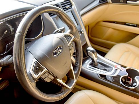 Used 2015 Ford Fusion SE w/ Equipment Group 202A FWD image 10