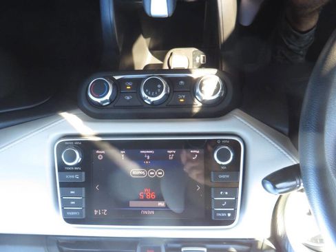 Used 2021 Nissan Versa SV image 49