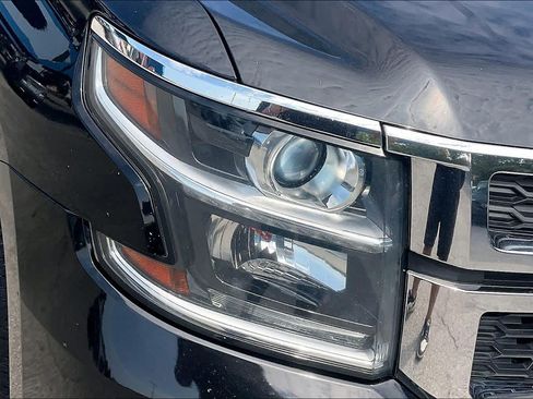 Used 2018 Chevrolet Suburban LT RWD image 28