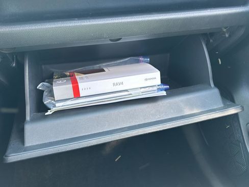 Used 2020 Toyota RAV4 XLE w/ Convenience Package image 39