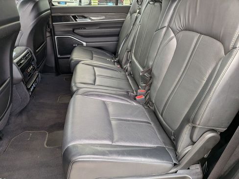 Used 2022 Jeep Wagoneer Series II AWD/4WD image 34