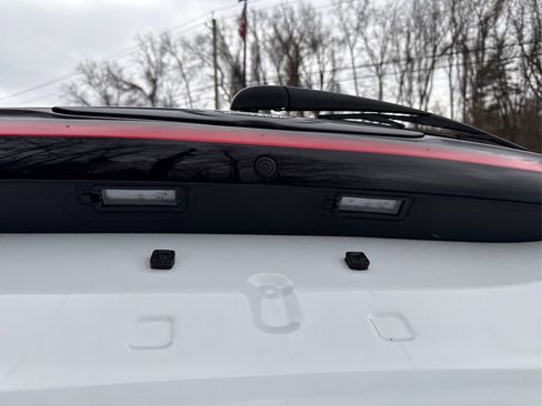 Used 2024 Chrysler Pacifica Limited w/ S Appearance Package image 16