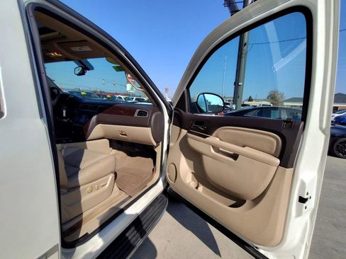 Used 2011 GMC Yukon Denali image 46