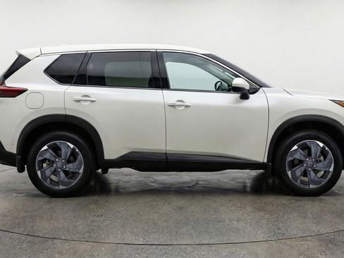 Used 2025 Nissan Rogue SV FWD image 11
