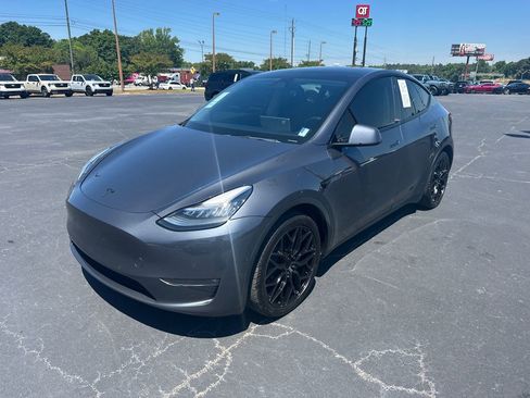 Used 2021 Tesla Model Y Long Range AWD/4WD image 3