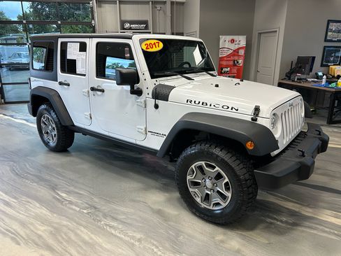 Used 2017 Jeep Wrangler Unlimited Rubicon w/ Connectivity Group AWD/4WD image 22
