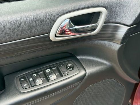 Used 2020 Jeep Grand Cherokee Laredo image 19