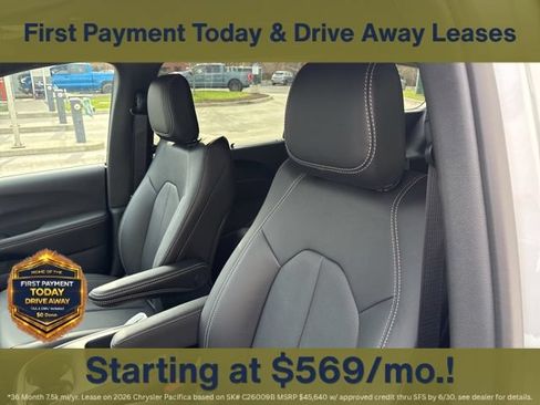 New 2026 Chrysler Pacifica Select AWD/4WD image 17