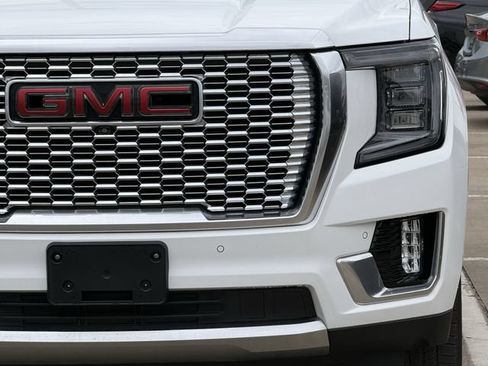 Used 2021 GMC Yukon Denali w/ Denali Premium Package AWD/4WD image 9