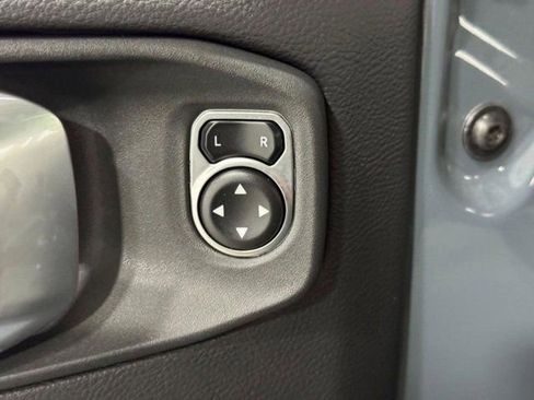 Used 2024 Jeep Wrangler Unlimited Sahara w/ Technology Group AWD/4WD image 24