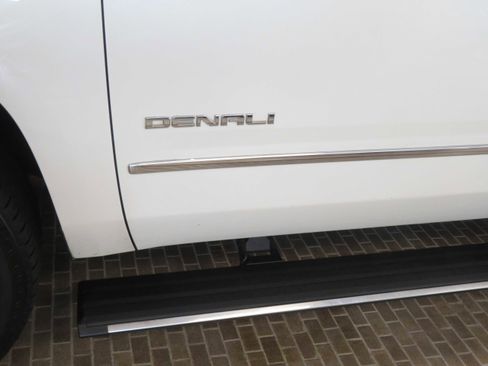 Used 2015 GMC Yukon XL Denali w/ Touring Package AWD/4WD image 78