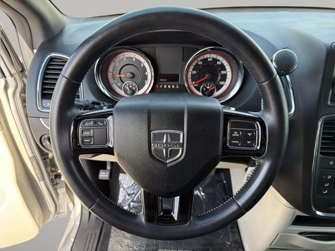 Used 2016 Dodge Grand Caravan SE FWD image 27