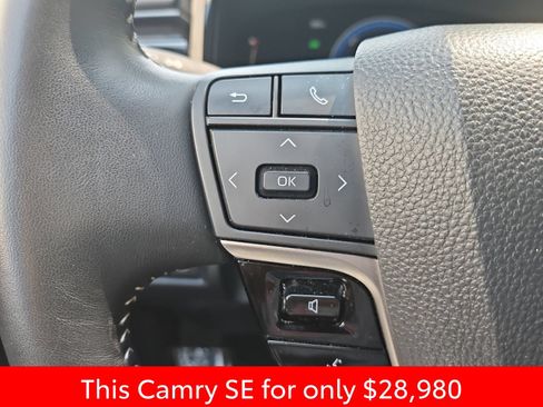 Used 2025 Toyota Camry SE FWD image 30
