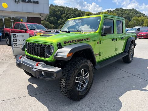 Used 2025 Jeep Gladiator Mojave w/ Safety Group AWD/4WD image 4