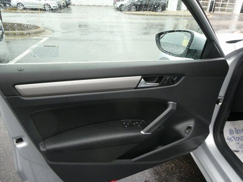 Used 2020 Volkswagen Passat 2.0T SE image 15