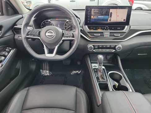Used 2023 Nissan Altima 2.5 SR w/ SR Premium Package FWD image 10