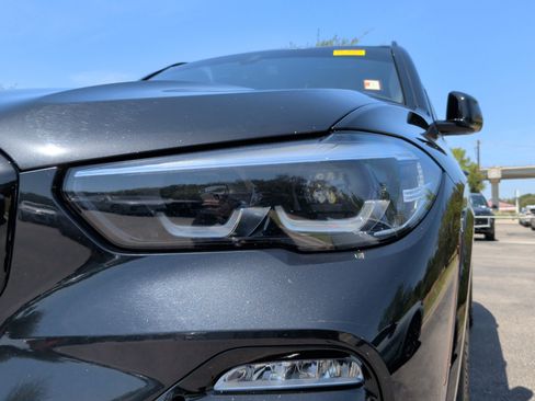 Used 2021 BMW X5 sDrive40i w/ M Sport Package RWD image 3
