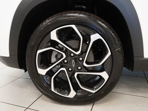 New 2026 Chevrolet Trax RS w/ Sunroof Package FWD image 15