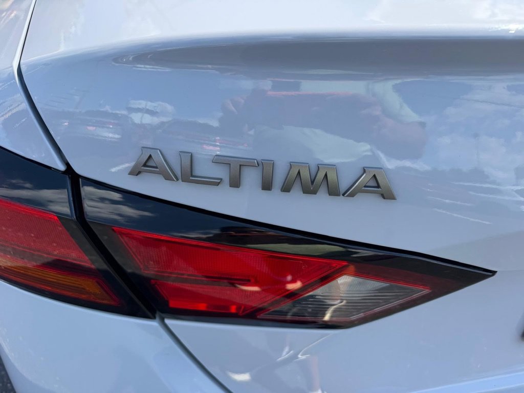 Used 2024 Nissan Altima 2.5 SR FWD image 9
