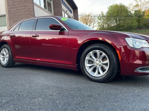 Used 2018 Chrysler 300 Touring image 14