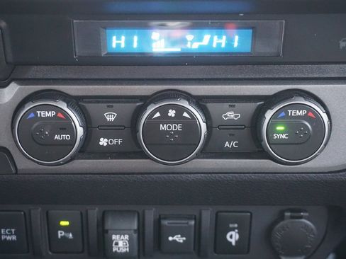 Used 2023 Toyota Tacoma TRD Sport image 13