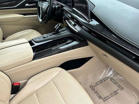 Used 2022 Cadillac Escalade ESV Premium Luxury AWD/4WD image 17