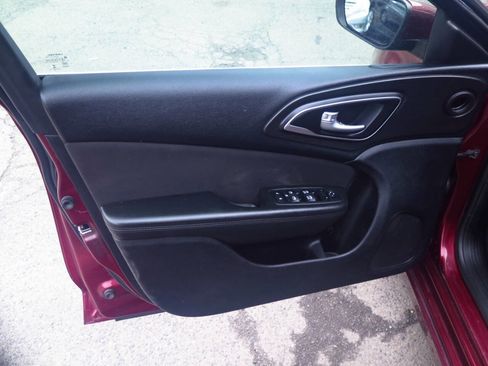 Used 2015 Chrysler 200 Limited w/ Convenience Group image 16