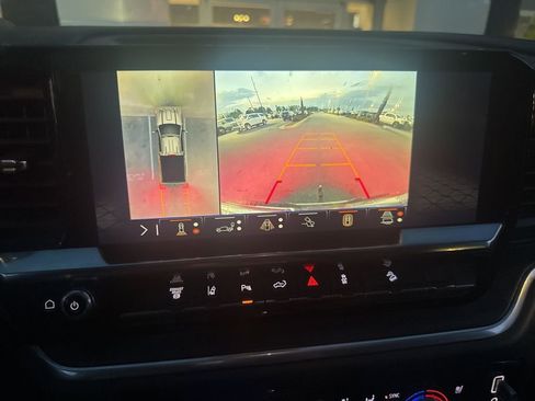 Used 2024 GMC Sierra 2500 SLT w/ SLT Convenience Package image 21