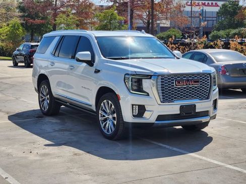Used 2022 GMC Yukon Denali w/ Denali Premium Package AWD/4WD image 3