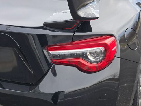 Used 2017 Toyota 86 image 8