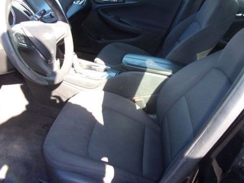 Used 2017 Chevrolet Malibu LT FWD image 10