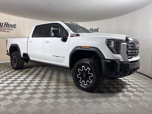 Used 2024 GMC Sierra 2500 AT4X image 3