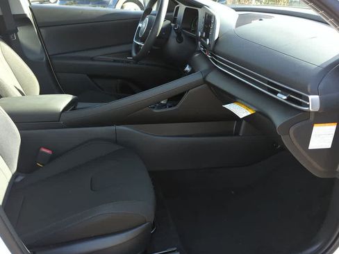 New 2026 Hyundai Elantra Hybrid FWD image 22