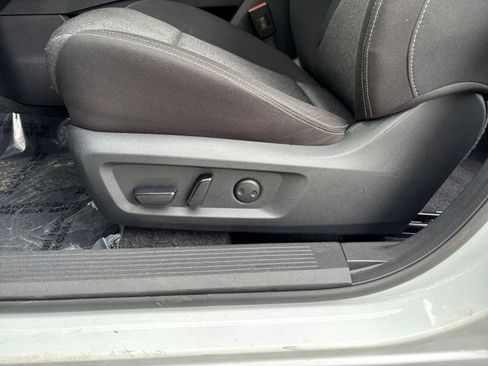 Used 2025 Nissan Rogue SV FWD image 22