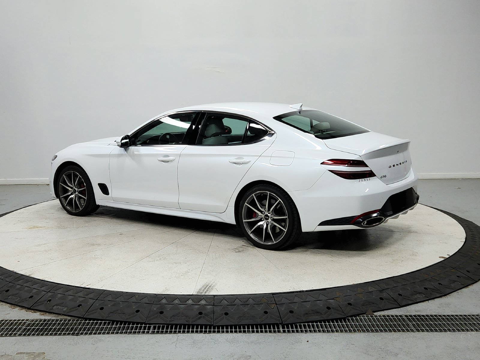 Used 2025 Genesis G70 2.5T RWD image 6