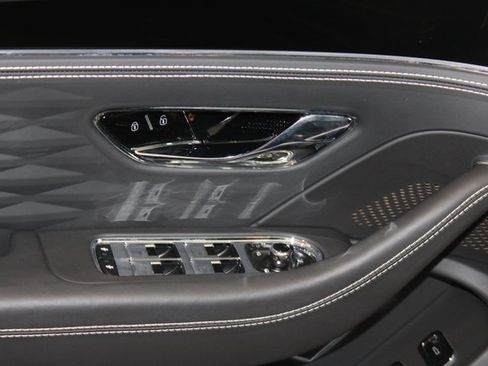 Used 2022 Bentley Flying Spur V8 image 16