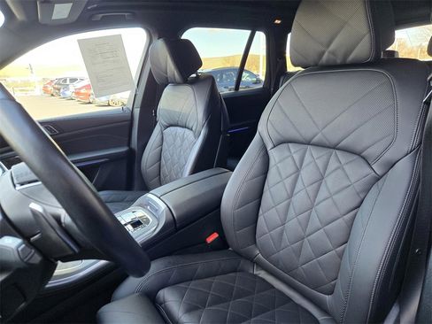 Used 2025 BMW X5 xDrive40i w/ Climate Comfort Package image 19