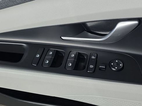 New 2026 Hyundai Elantra Limited FWD image 38