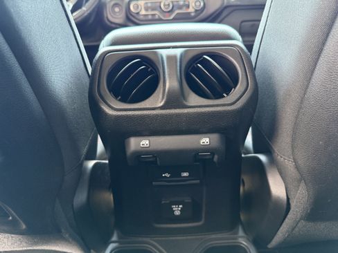 Used 2020 Jeep Gladiator Rubicon AWD/4WD image 33
