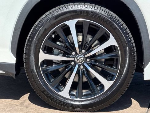 Certified 2021 Toyota Highlander XSE AWD/4WD image 35
