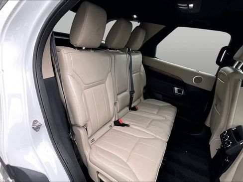 Used 2019 Land Rover Discovery SE AWD/4WD image 19