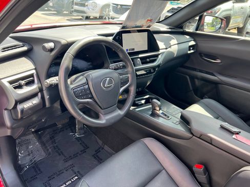 Used 2025 Lexus UX 300h FWD w/ Accessory Package (Z2) image 32