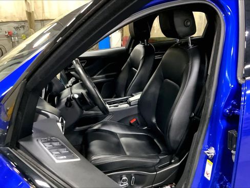 Used 2020 Jaguar F-PACE Premium image 8