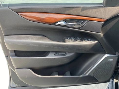 Used 2015 Cadillac Escalade Luxury image 25