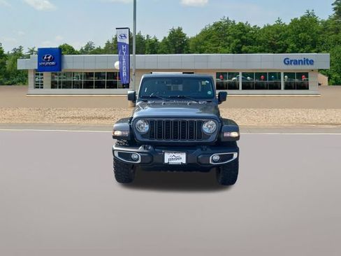 Used 2025 Jeep Gladiator Sport AWD/4WD image 3