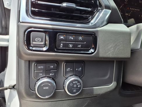 Used 2025 GMC Yukon XL Denali AWD/4WD image 23